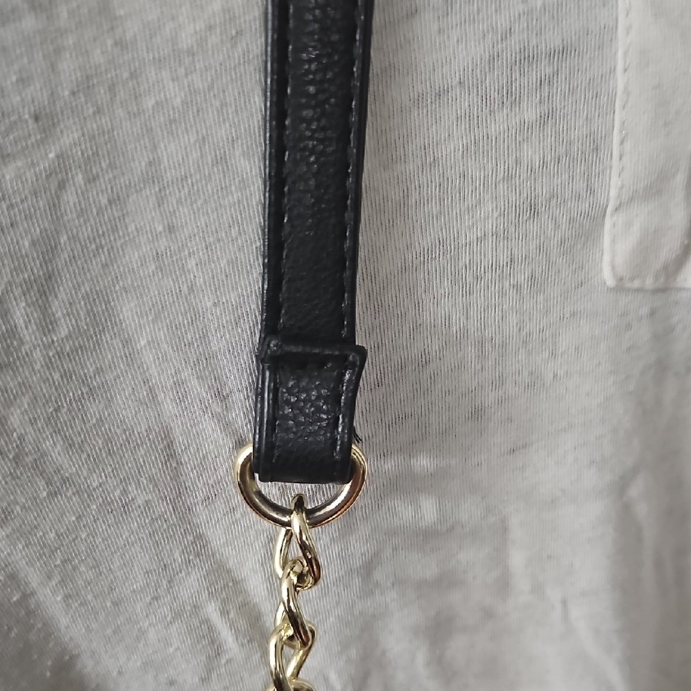 Chic Black Quilted Crossbody Bag with Gold Accents - Picture 12 of 16